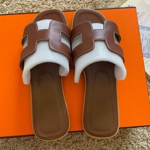 oran sandals size 6